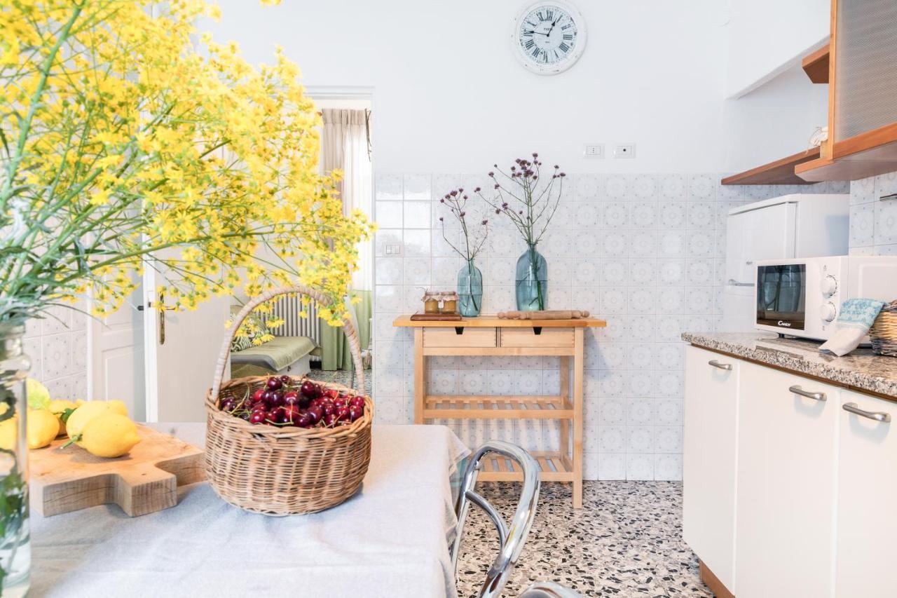 Marina Lägenhet San Bartolomeo Al Mare Exteriör bild